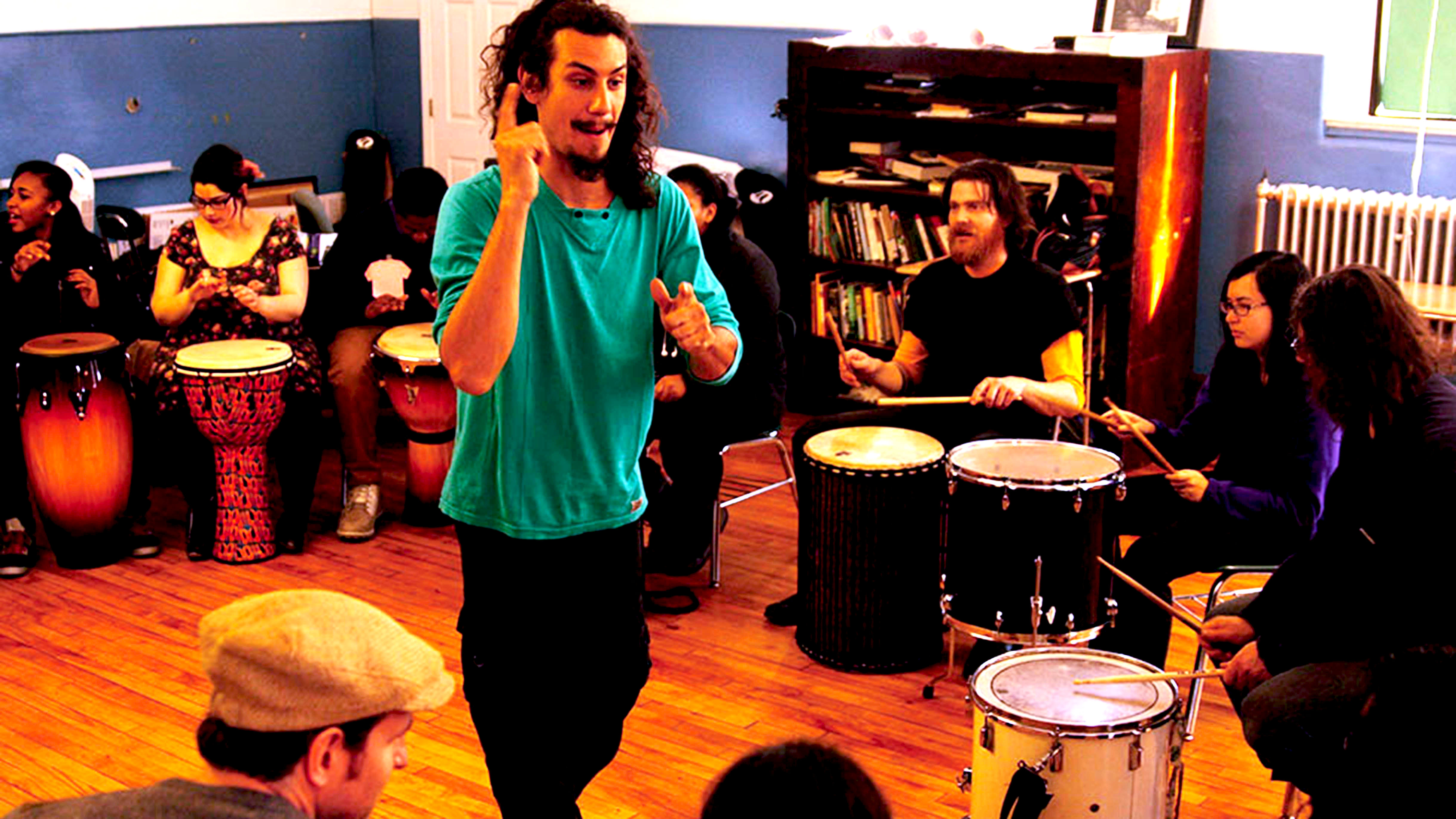 Taller de percusión con Manu Uriona